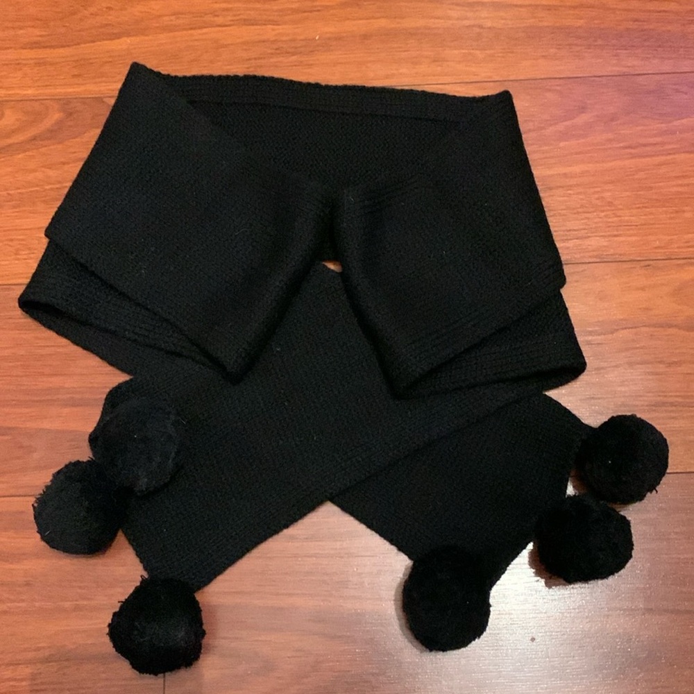 Black knitted 100% Wool scarf